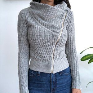 DIVORCE CLEARANCE-TAKING OFFERS Theory asymmetric gray knit sweater